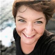 Correctrice professionnelle apporte son aide en français